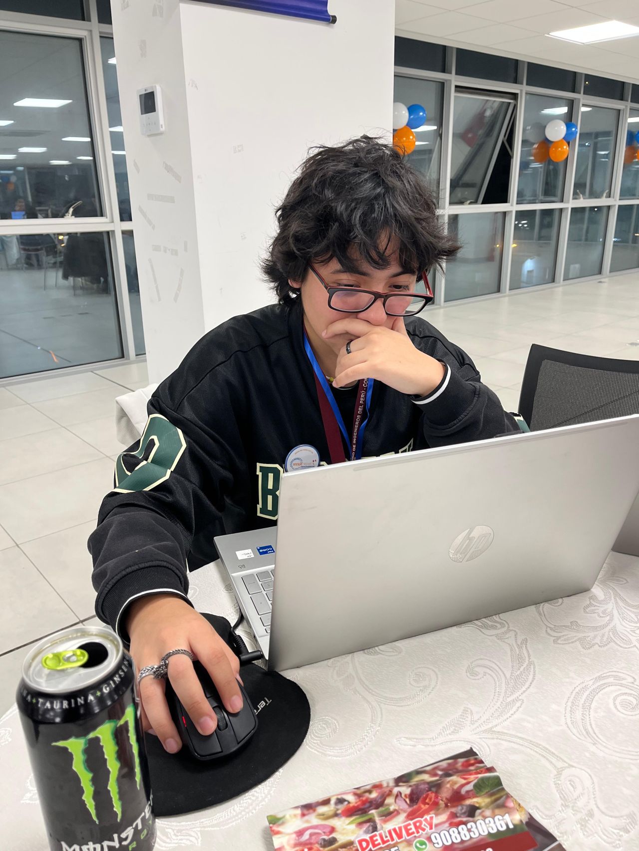 Michael Montoya en la Hackathon IEEE